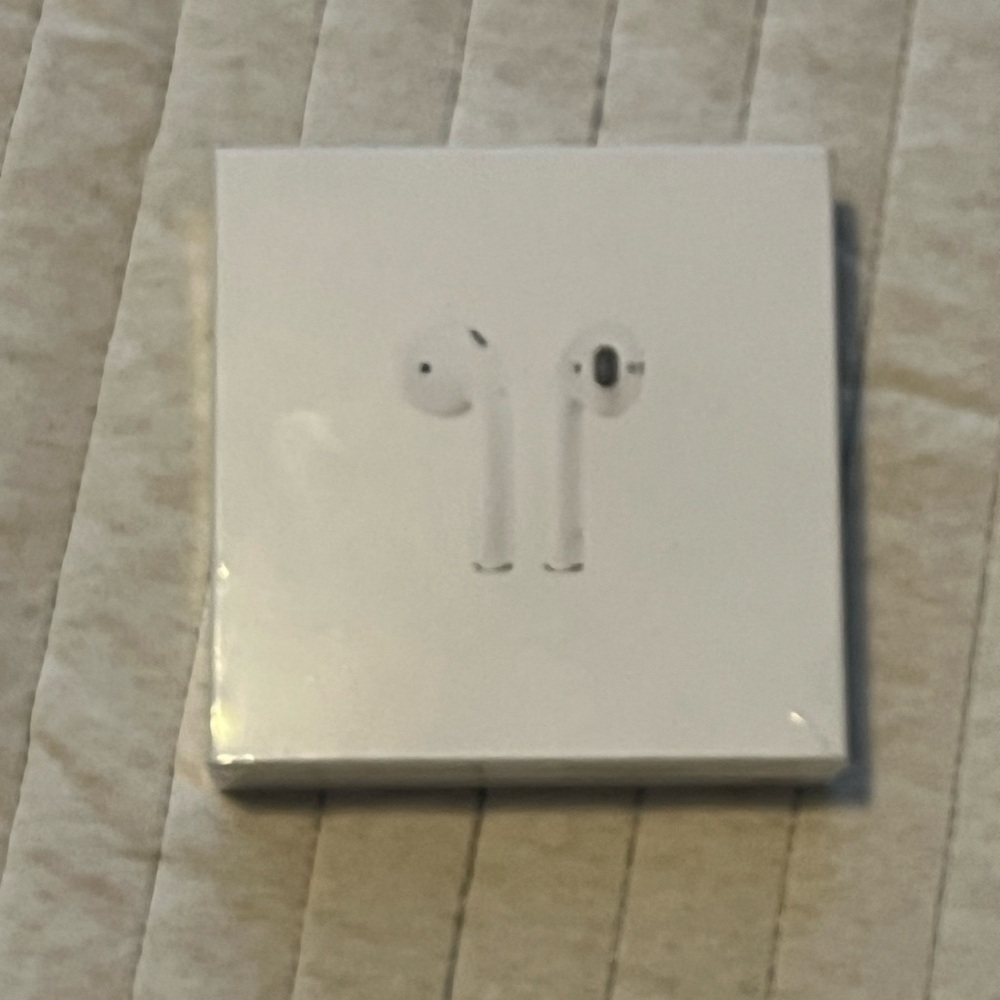 White Wireless Earbuds